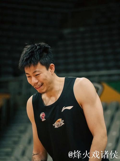 从核心到蓝领，张镇麟的上海滩豪赌：一场球，两种人生