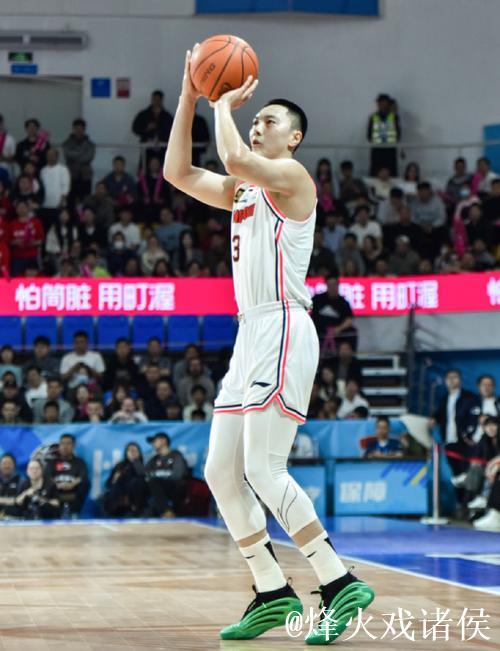 胡明轩40分广东胜青岛 吴前17分浙江负山西