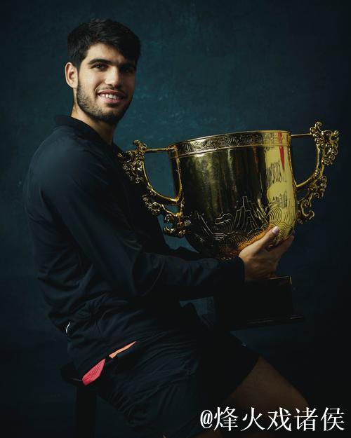 阿尔卡拉斯拍摄中网冠军写真 尽显中华传统文化美 阿尔卡拉斯拍摄中网冠军写真 尽显中华传统文化美