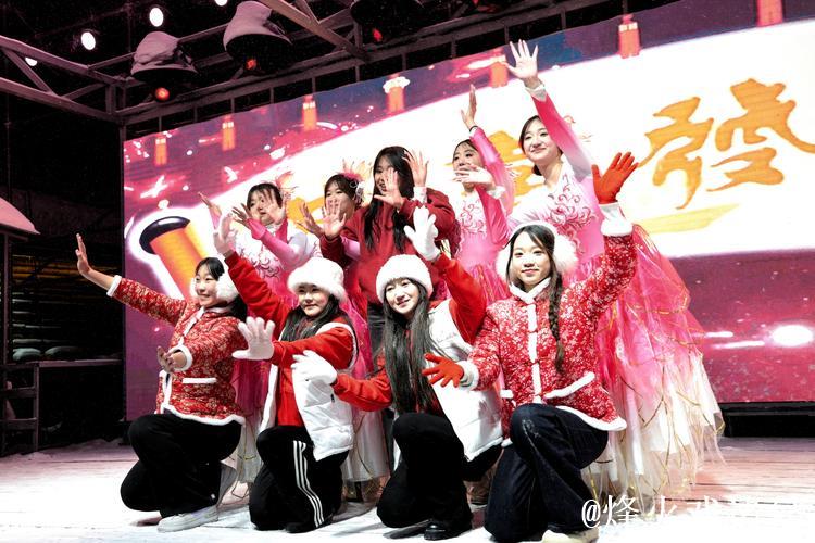 从登高赏雪到跨年演唱会 2026元旦年轻人更爱这么玩 从登高赏雪到跨年演唱会 2026元旦年轻人更爱这么玩